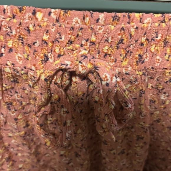Kingston grey pink floral flowy shorts (juniors) - Picture 4 of 12